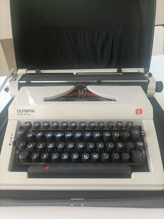 Máquina de escribir OLYMPIA