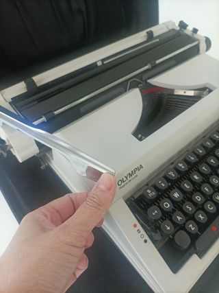 Máquina de escribir OLYMPIA