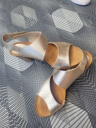 Sandalias de tacón de vestir.