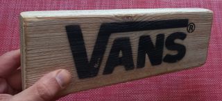 Anuncio expositor madera Vans