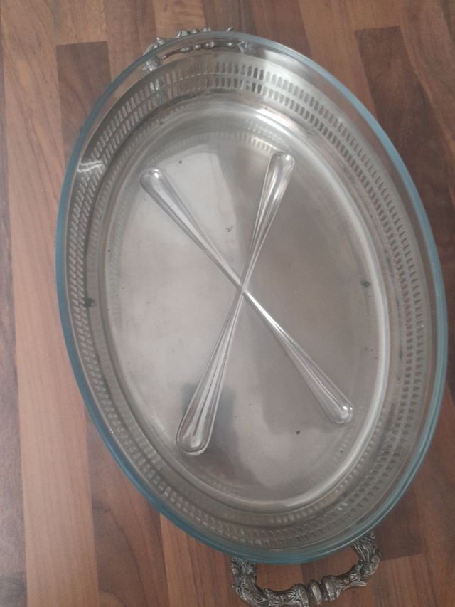 Fuente con bandeja de alpaca .