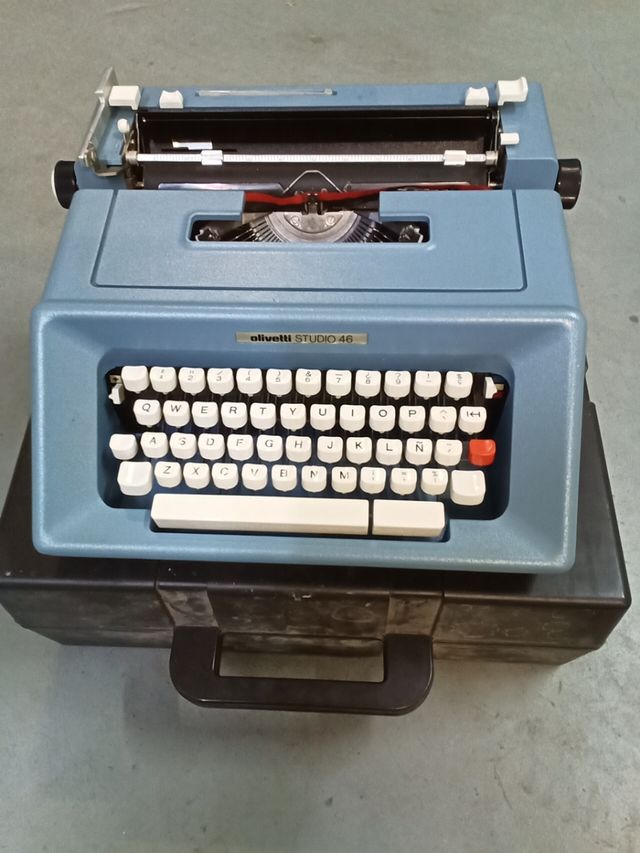 MAQUINA DE ESCRIBIR MANUAL OLIVETTI