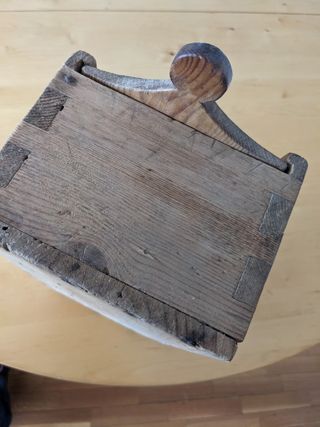 Bonita y rústica caja cofre en madera.