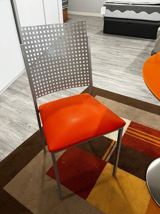 Mesa y sillas de cocina