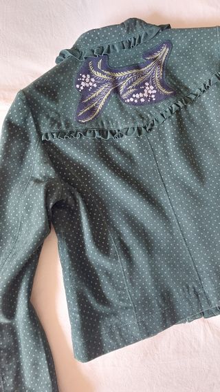 Chaqueta corta ante Zara