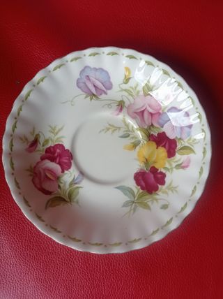 Tazza da tè  ROYAL ALBERT  mese aprile con difetto