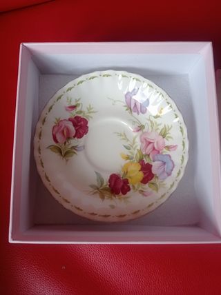 Tazza da tè  ROYAL ALBERT  mese aprile con difetto