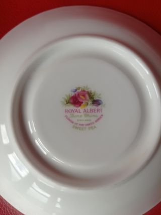 Tazza da tè  ROYAL ALBERT  mese aprile con difetto