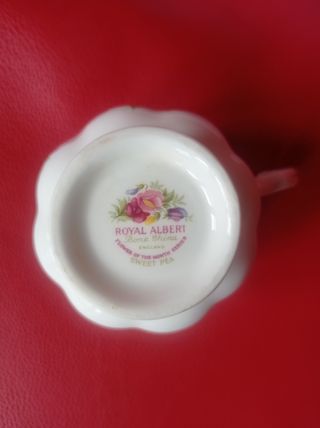 Tazza da tè  ROYAL ALBERT  mese aprile con difetto