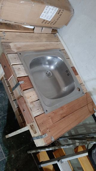 Mueble de madera con fregadero "Oferta"