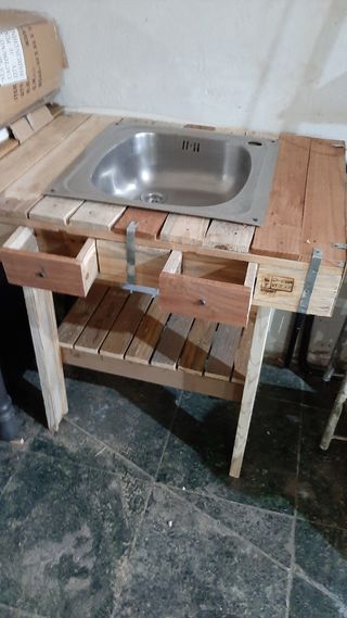 Mueble de madera con fregadero "Oferta"