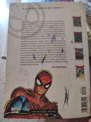 12 tomos de superhéroes MARVEL