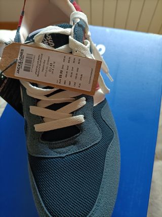 Sudadera y zapatillas Jack&Jones