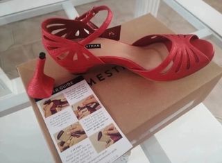 Sandalias tacón intercambiable. ⬇️ Precio