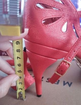 Sandalias tacón intercambiable. ⬇️ Precio