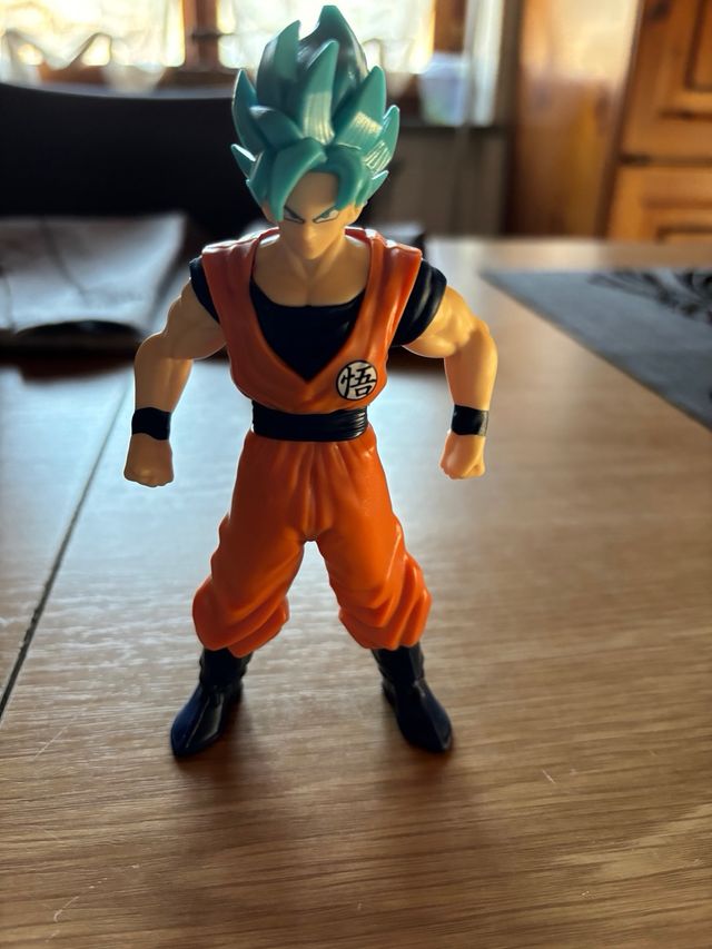 Action figures di goku
