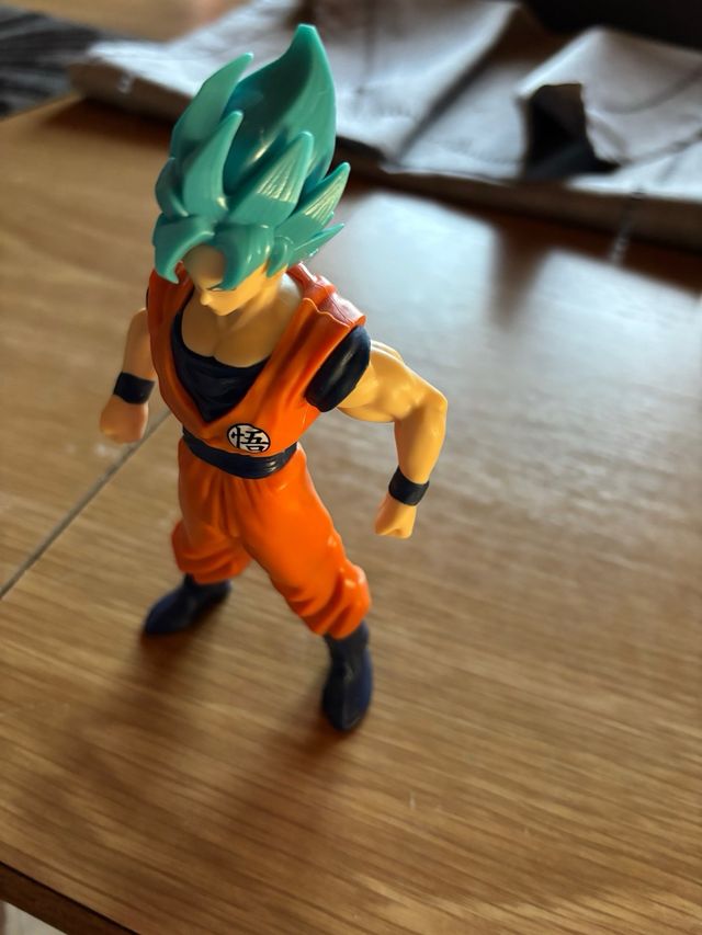 Action figures di goku