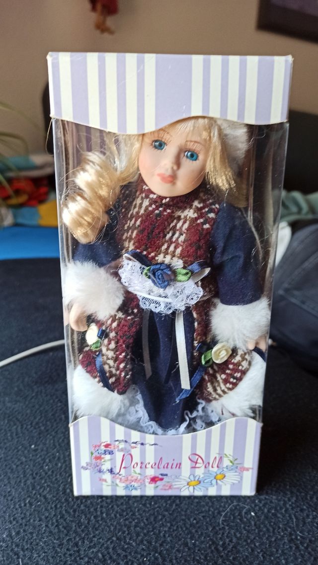 Muñeca porcelana