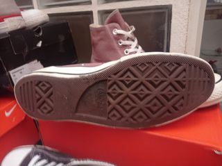 Converse Chuck Taylor All Star. 44