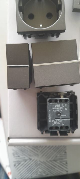 MECANISMOS ELECTRICOS NIESSEN