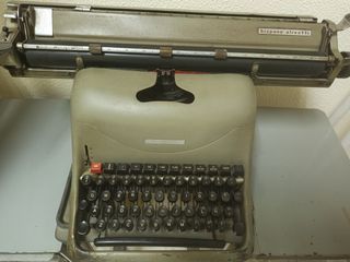 Máquina de escribir Hispano-olivetti