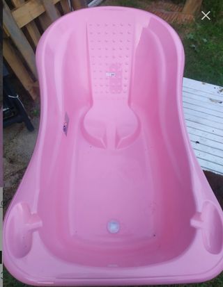 Bañera de bebé marca Pilsen con tapón de vaciado