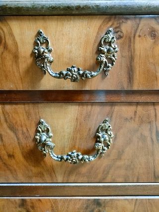 CÓMODA ANTIGUA ESTILO FRANCÉS