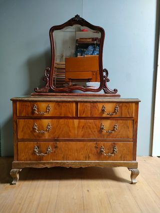 CÓMODA ANTIGUA ESTILO FRANCÉS