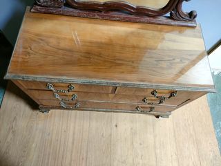 CÓMODA ANTIGUA ESTILO FRANCÉS