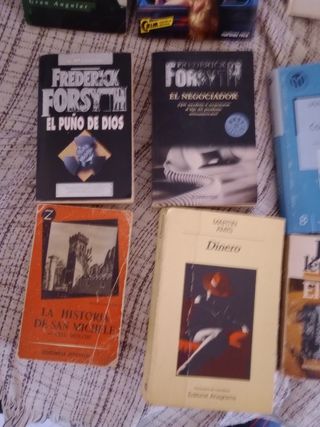 Libros Pérez Reverte y otros autores 