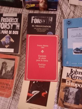 Libros Pérez Reverte y otros autores 