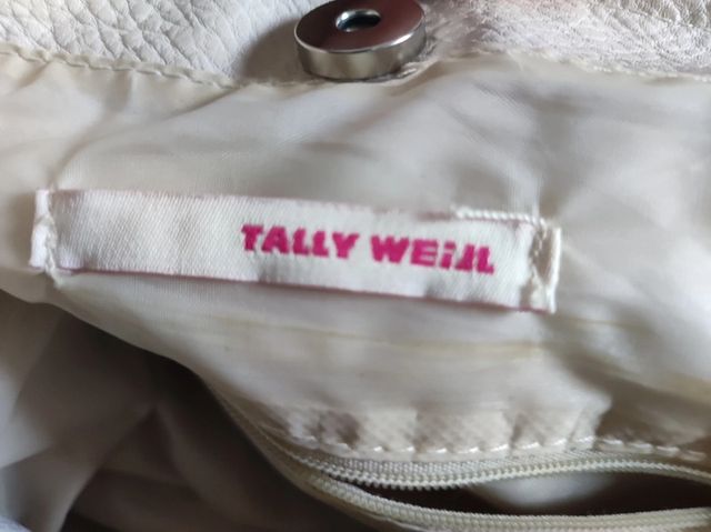 Borsa beige, molto capiente, chiusura con bottonci