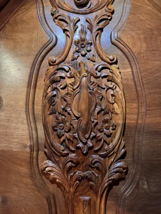 Cabecero tallado madera de nogal matrimonio.