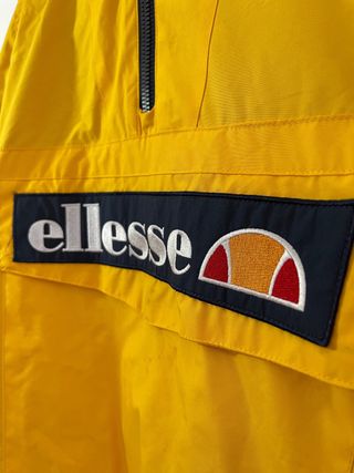 Chaqueta corta vientos Ellesse amarilla