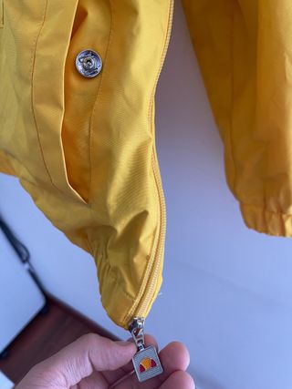 Chaqueta corta vientos Ellesse amarilla