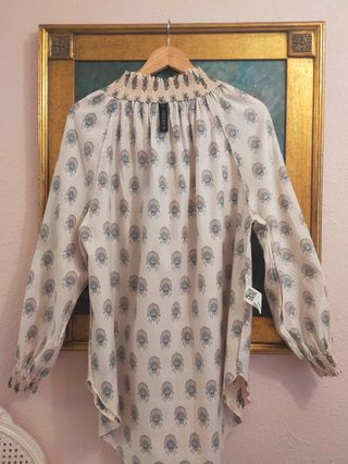 Blusa de Mangata SIN estrenar conmás 50% de rebaja