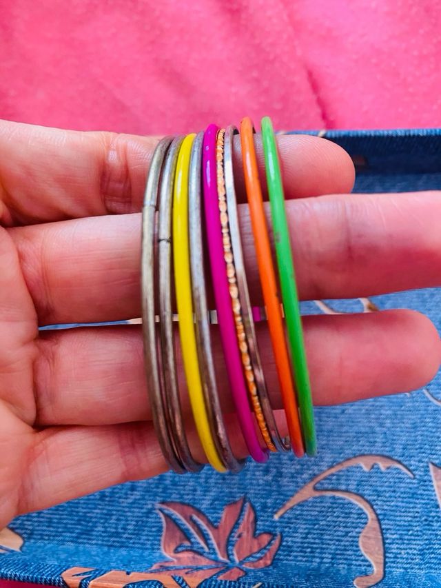 Brazaletes de colores pequeño