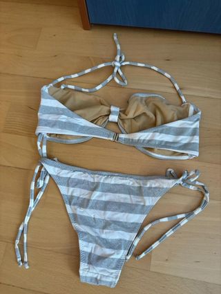 Bikini T.XS de rayas de Zara