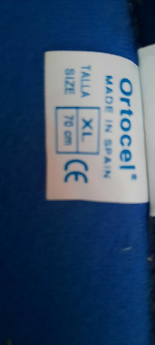 Inmovilizadores de rodilla azul y negra