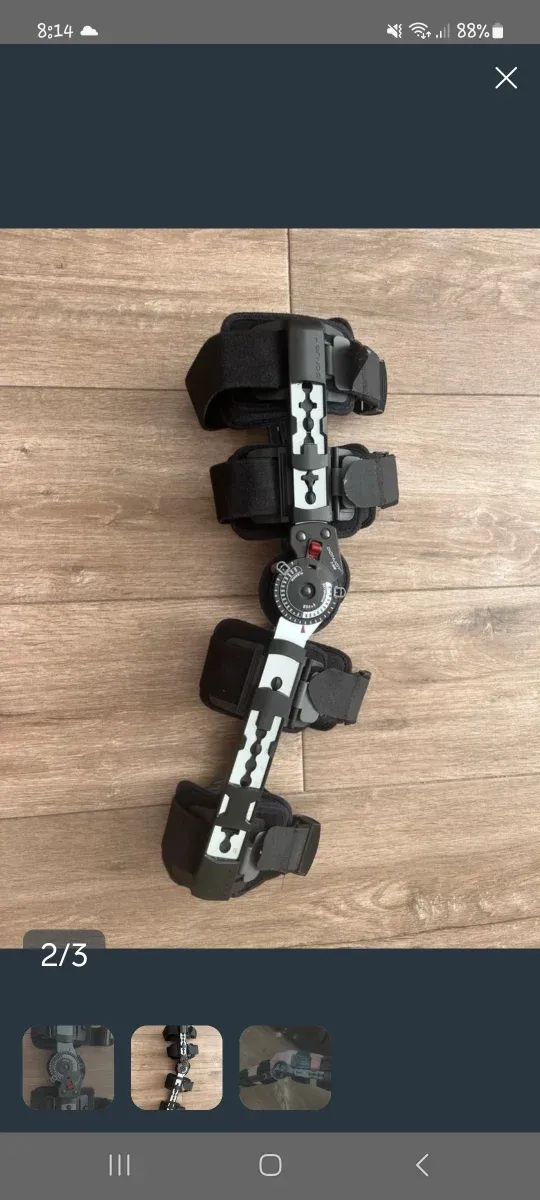 Inmovilizadores de rodilla azul y negra