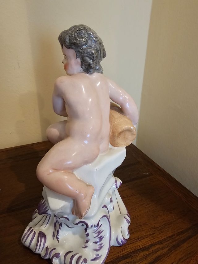 Figura de porcelana  inglesa ntigua