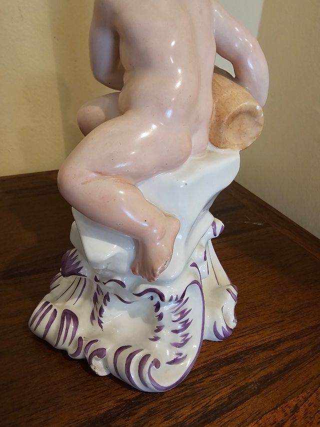 Figura de porcelana  inglesa ntigua