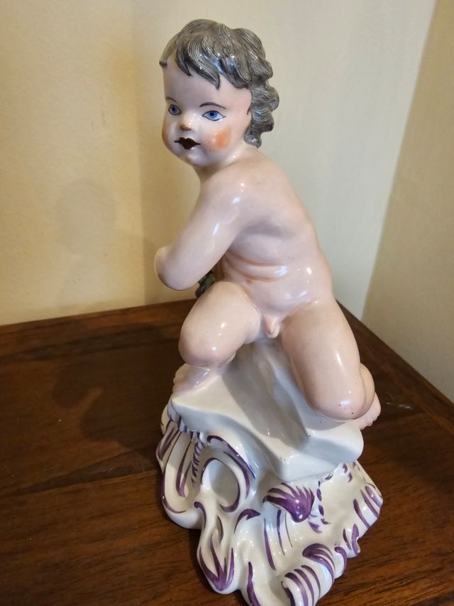 Figura de porcelana  inglesa ntigua