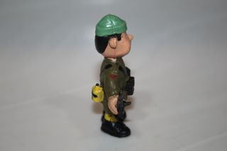 ANTIGUA FIGURA PVC SOLDADO EN UNIFORME Y ARMA