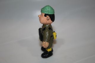 ANTIGUA FIGURA PVC SOLDADO EN UNIFORME Y ARMA
