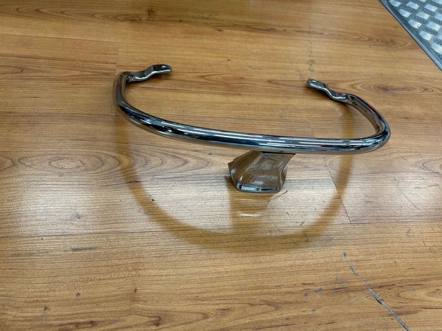 Agarradera cromada Vespa