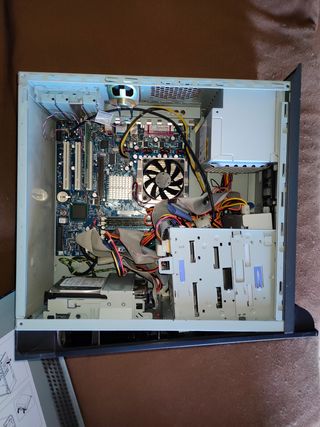 Retro Comuter IBM Pentium 4 Windows Xp Sp3 Vintage