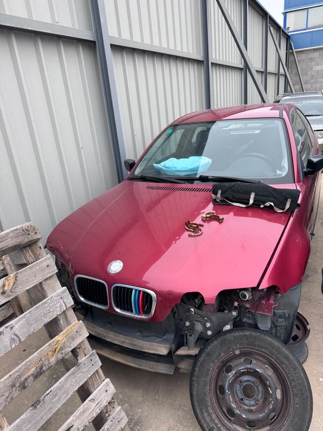 BMW I318 compact. PARA DESGUACE
