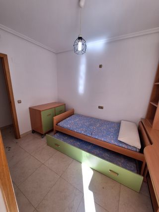 Dormitorio juvenil con cama nido, como nuevo