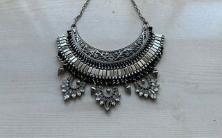Collar de plata con negro de zara